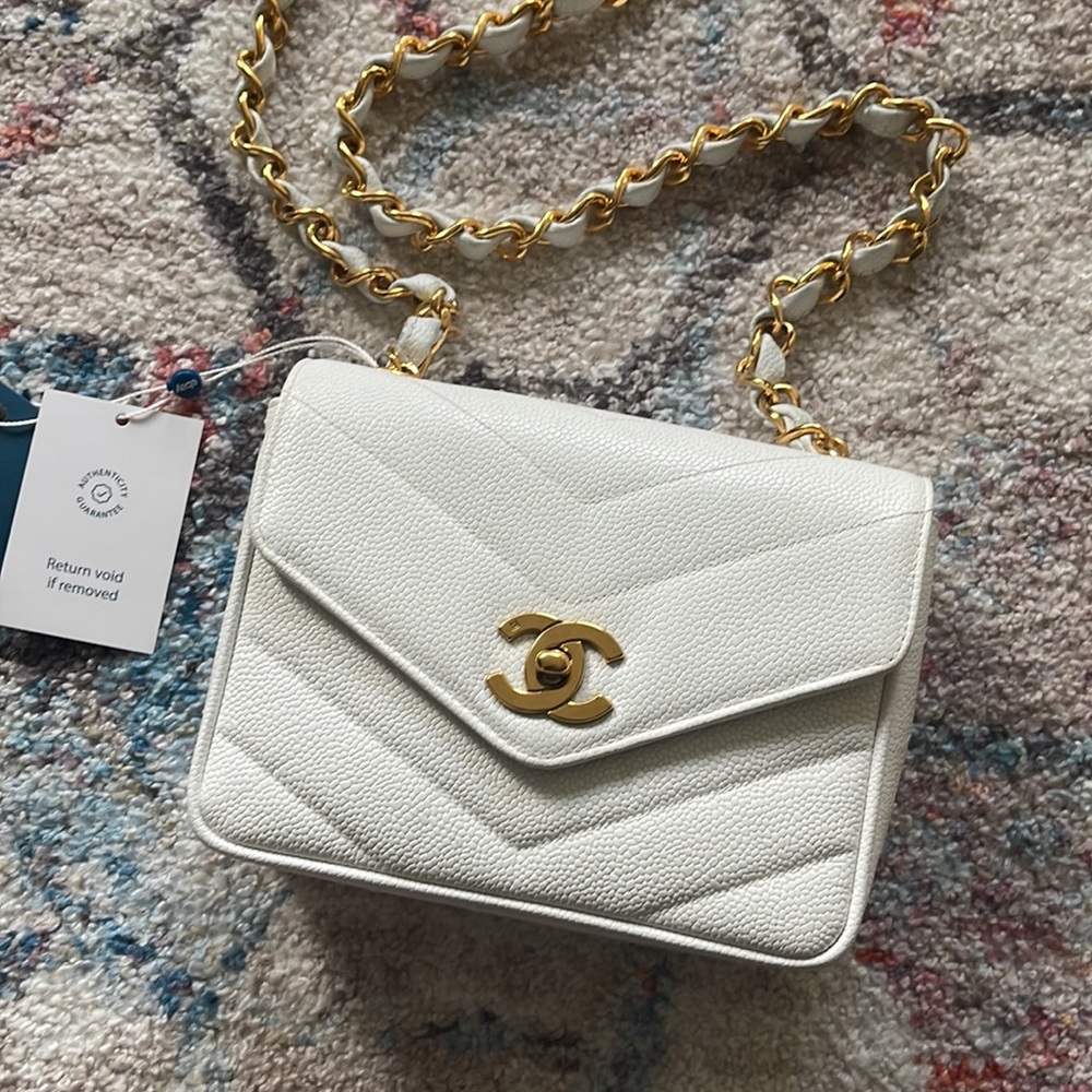(ultra rare) CHANEL Mini Square Flap White Caviar V-Stitch Crossbody Bag